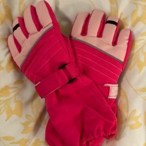Snow/ski gloves pink and black  for kids 7-8 years olf